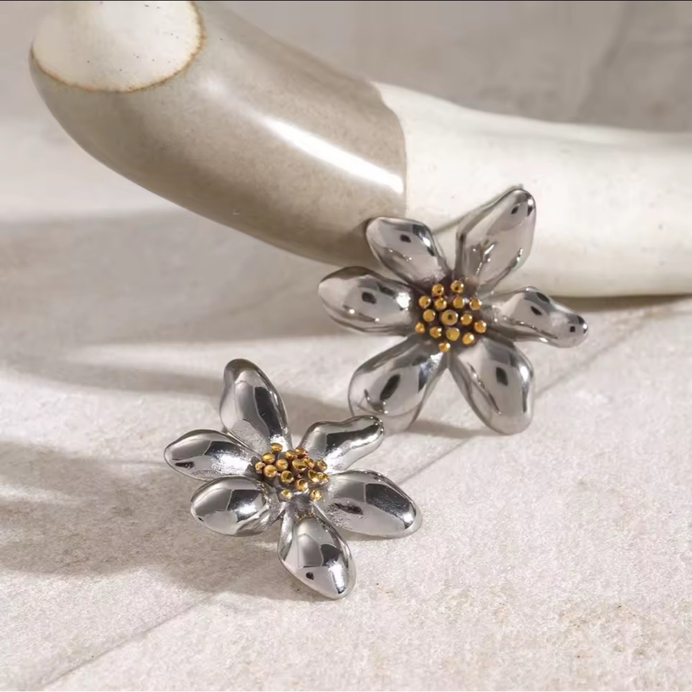 NEW 18K GOLD PLATED “AURORA BLOOM” STATEMENT EARRINGS